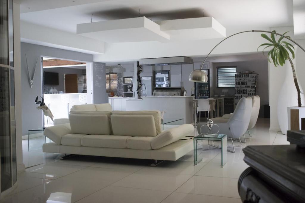 Luxury Upmarket Guesthouse 20 On 4Th Рюстенбург Экстерьер фото