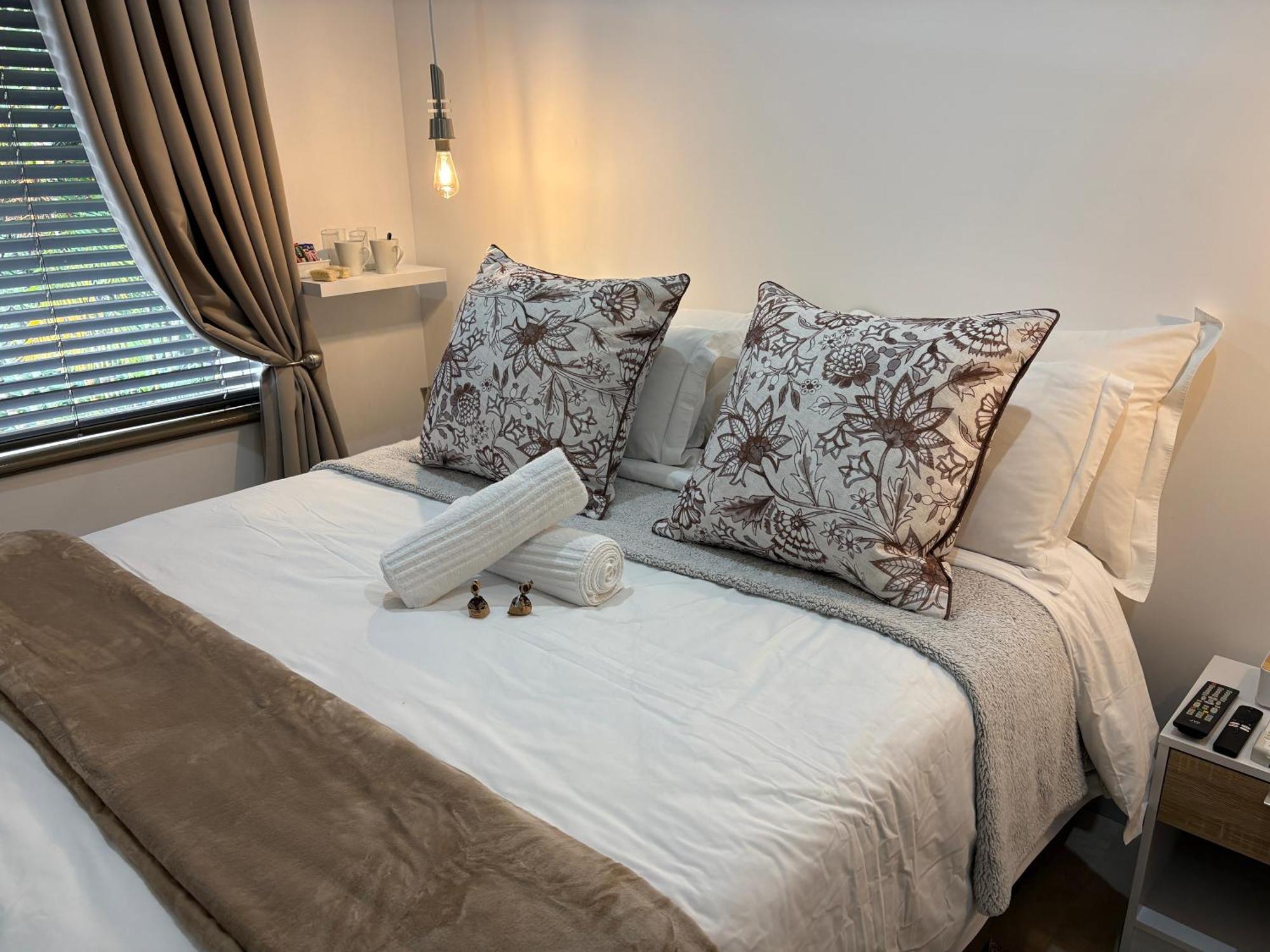 Luxury Upmarket Guesthouse 20 On 4Th Рюстенбург Экстерьер фото